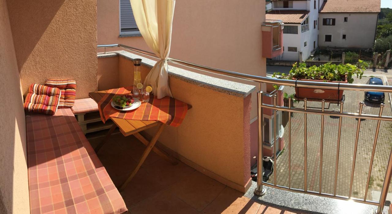 Two-bedroom Sunny Apartmán Pula